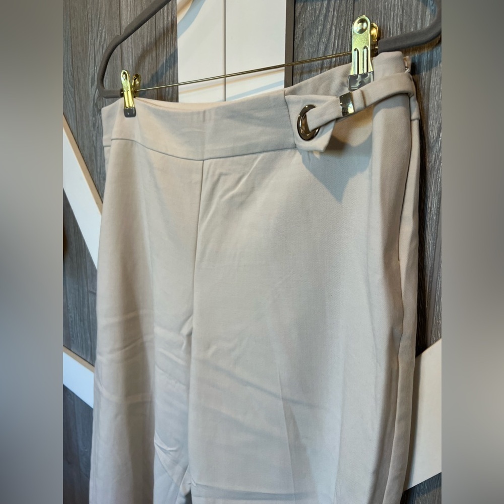 010. Chico’s Cream Petite Cropped Dress Pants 2.5